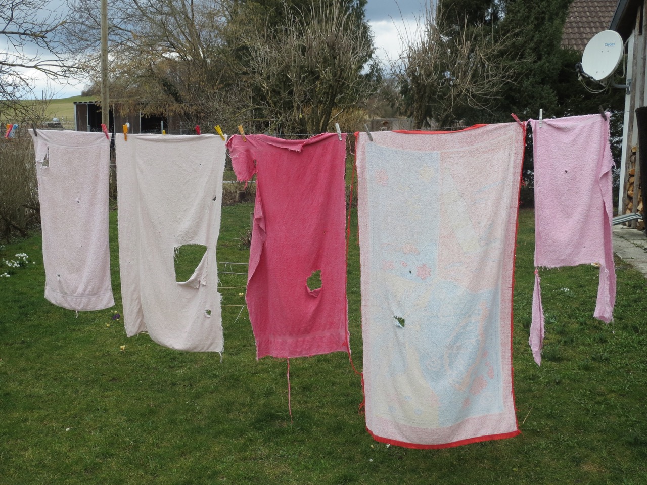 Handtücher und Wäscheleine auf https://shirley-michaela-seul.de